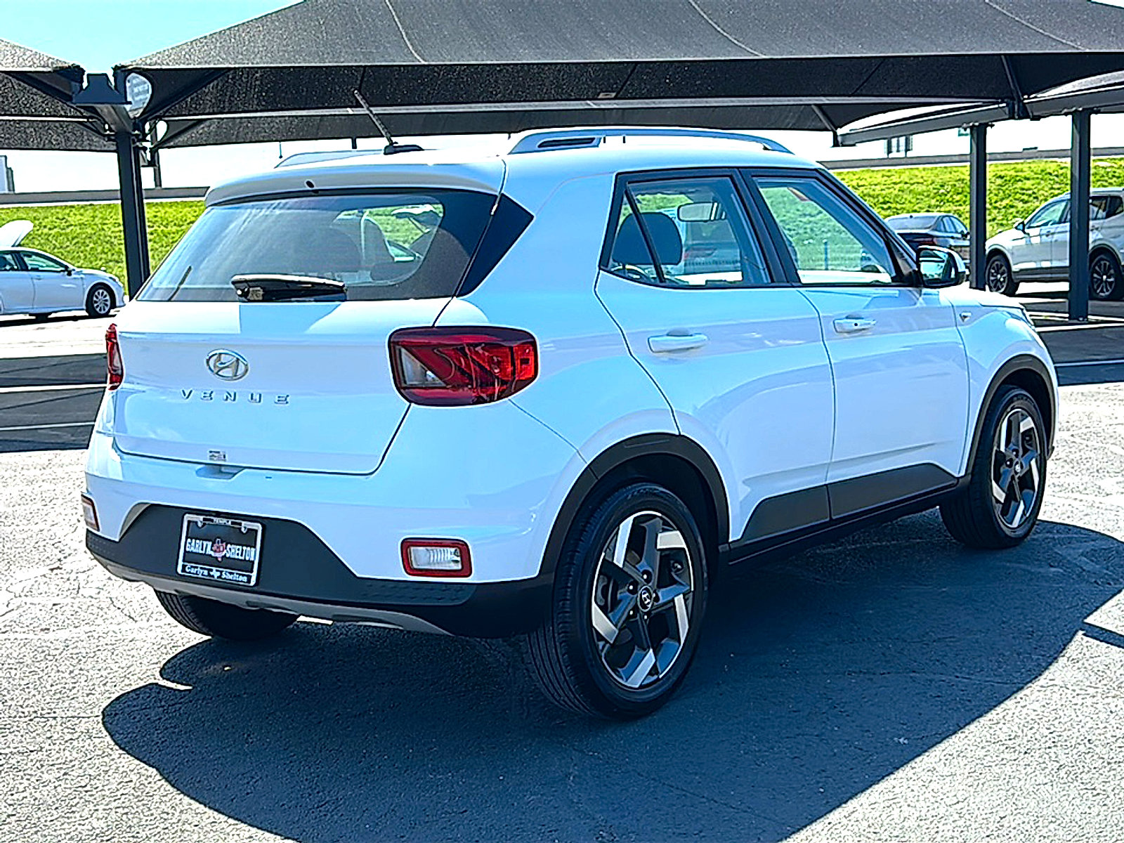 Used 2025 Hyundai Venue SEL image 8