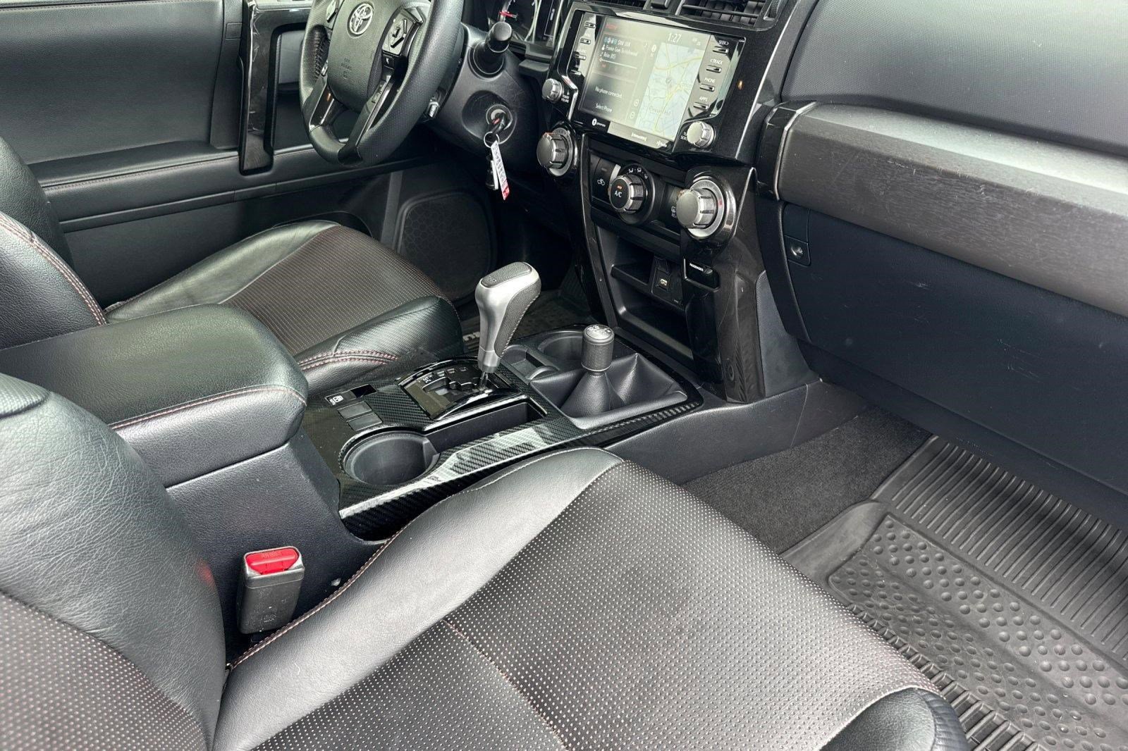 Used 2020 Toyota 4Runner TRD Off-Road AWD/4WD image 32