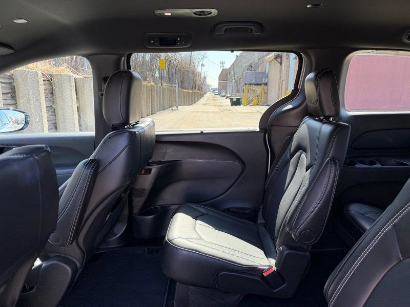 Used 2026 Chrysler Pacifica Select FWD image 25