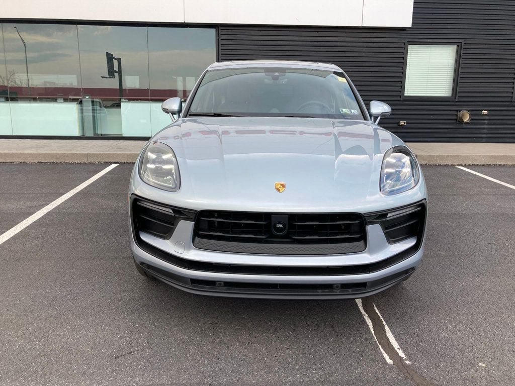 Used 2025 Porsche Macan AWD/4WD image 10