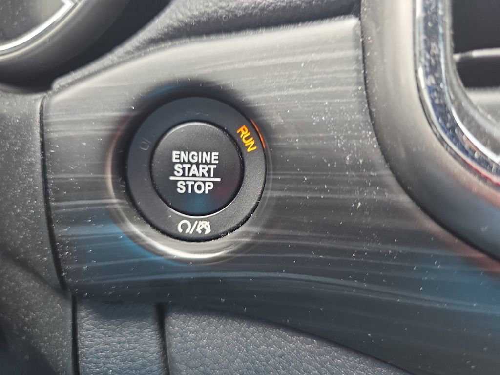 Used 2020 Jeep Grand Cherokee Laredo AWD/4WD image 27