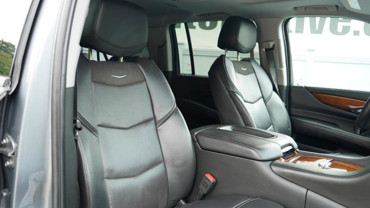 Used 2019 Cadillac Escalade ESV Luxury AWD/4WD image 44