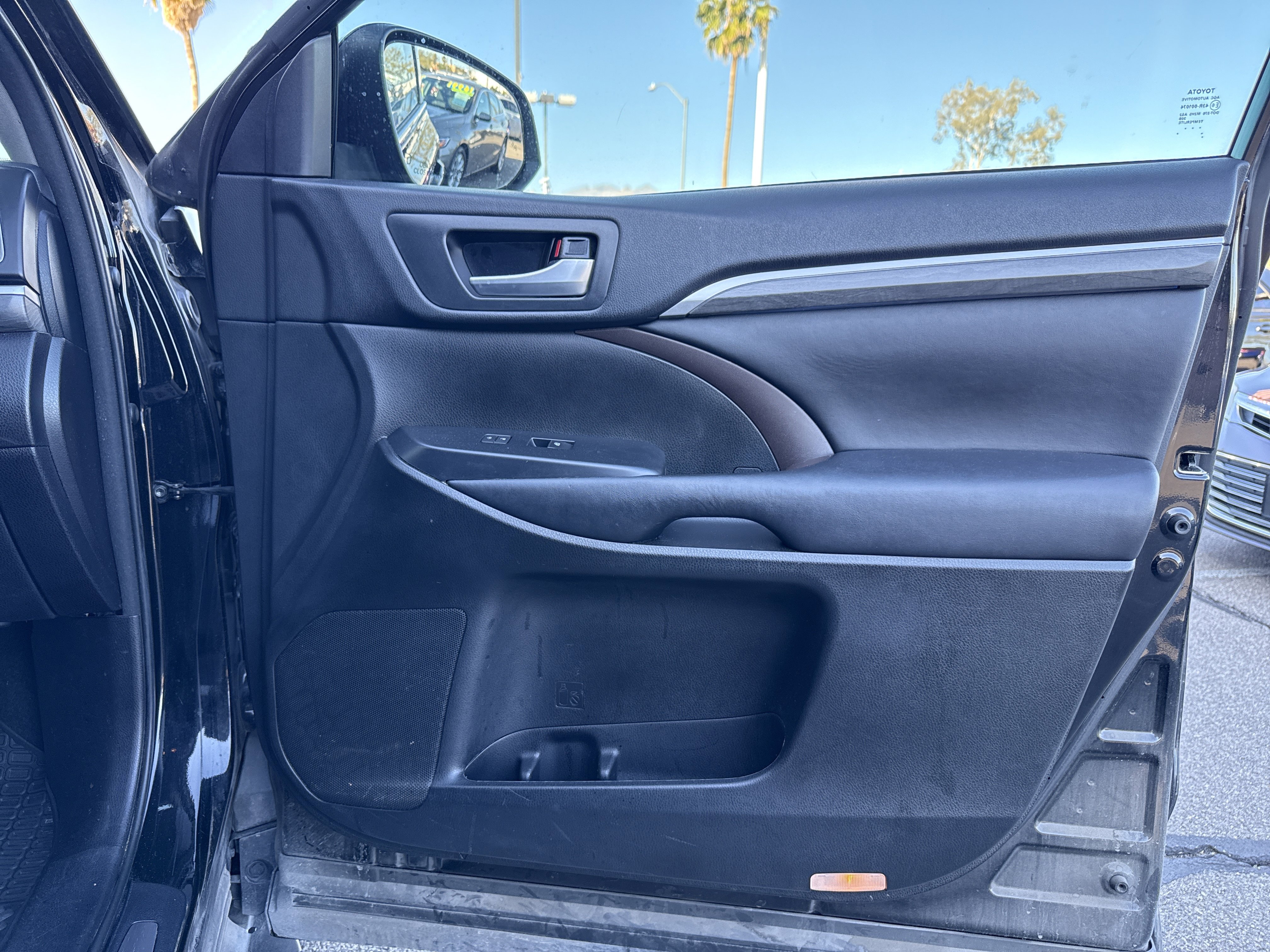 Used 2017 Toyota Highlander Limited image 40