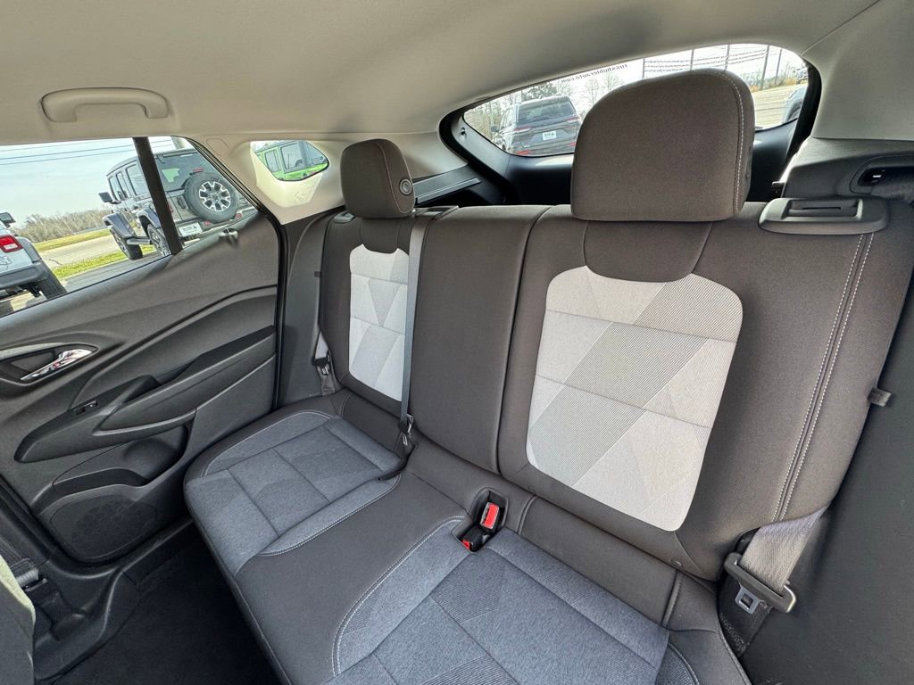 Used 2024 Chevrolet Trax LS w/ LS Convenience Package image 11