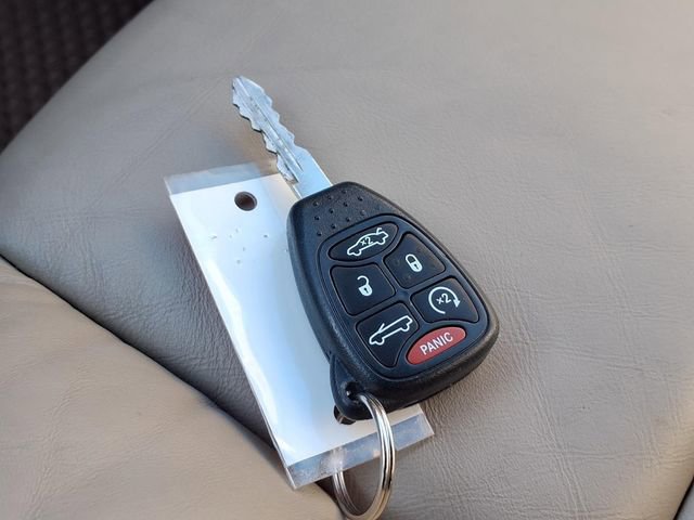 Used 2011 Chrysler 200 Limited FWD image 15