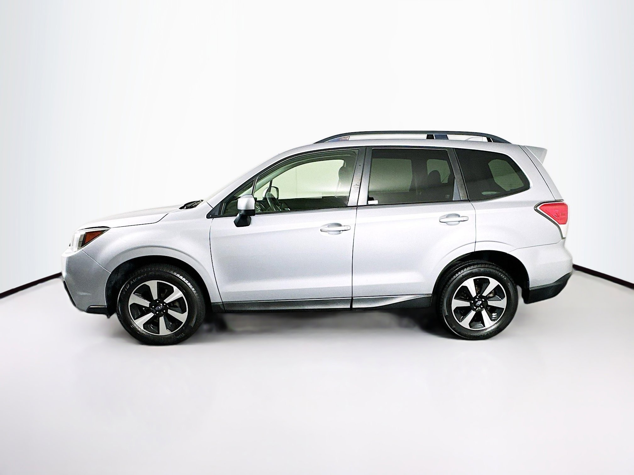 Used 2017 Subaru Forester 2.5i Premium w/ Popular Package #2A AWD/4WD image 4