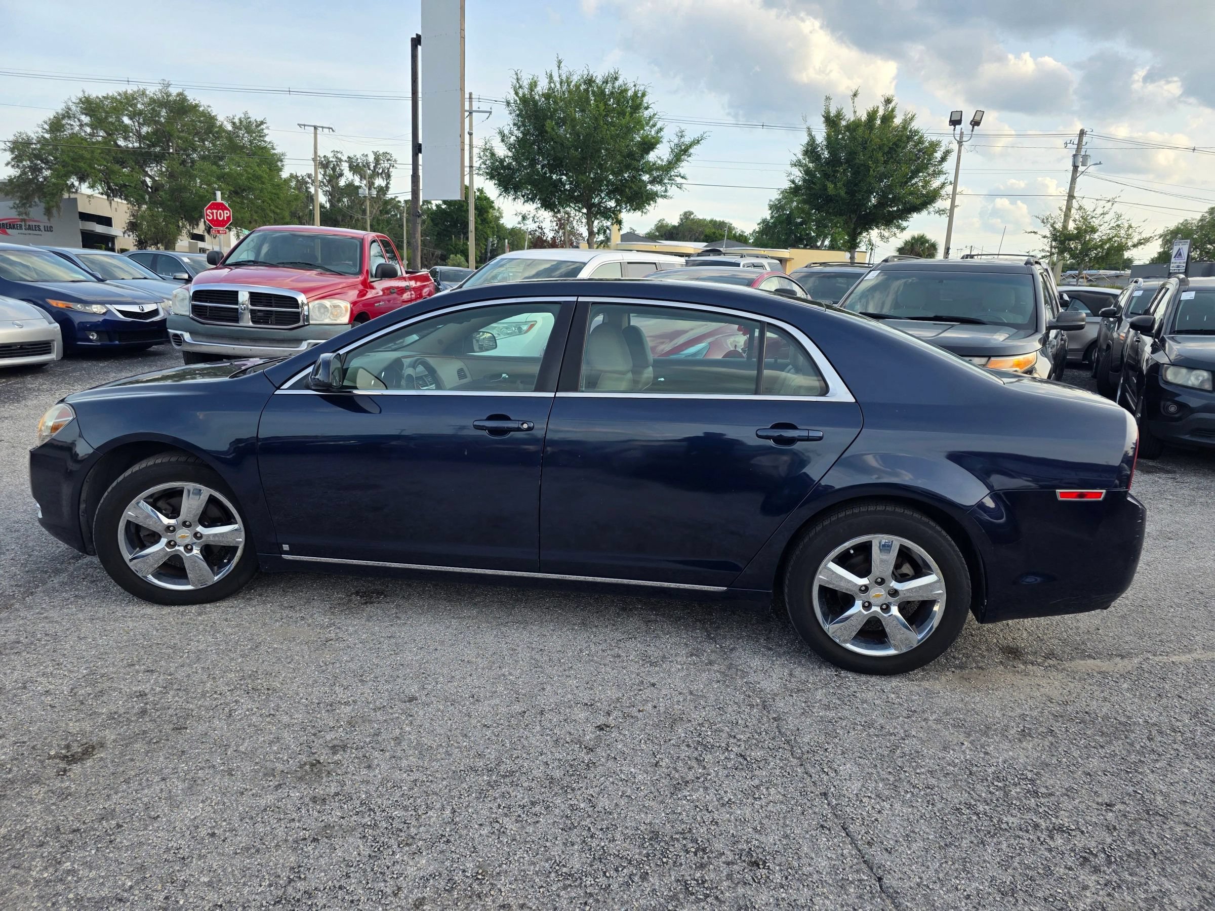 Used 2010 Chevrolet Malibu LT w/ Premium Mat Package FWD image 5