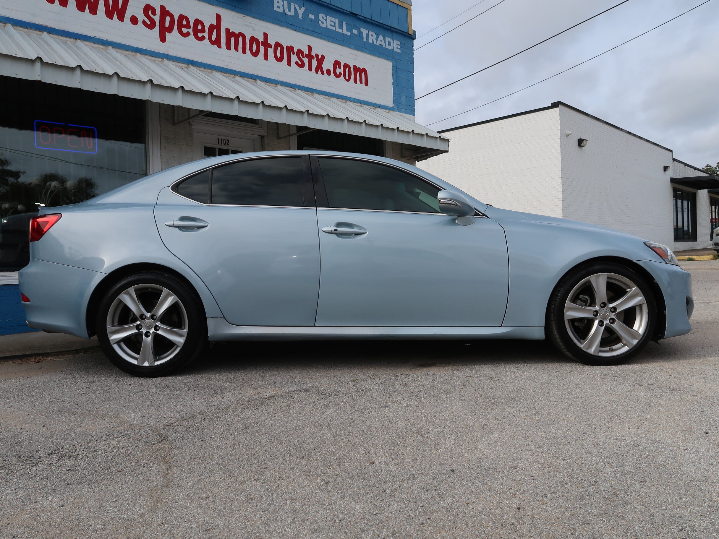 Used 2011 Lexus IS 250 w/ Premium Pkg Value Edition RWD image 4