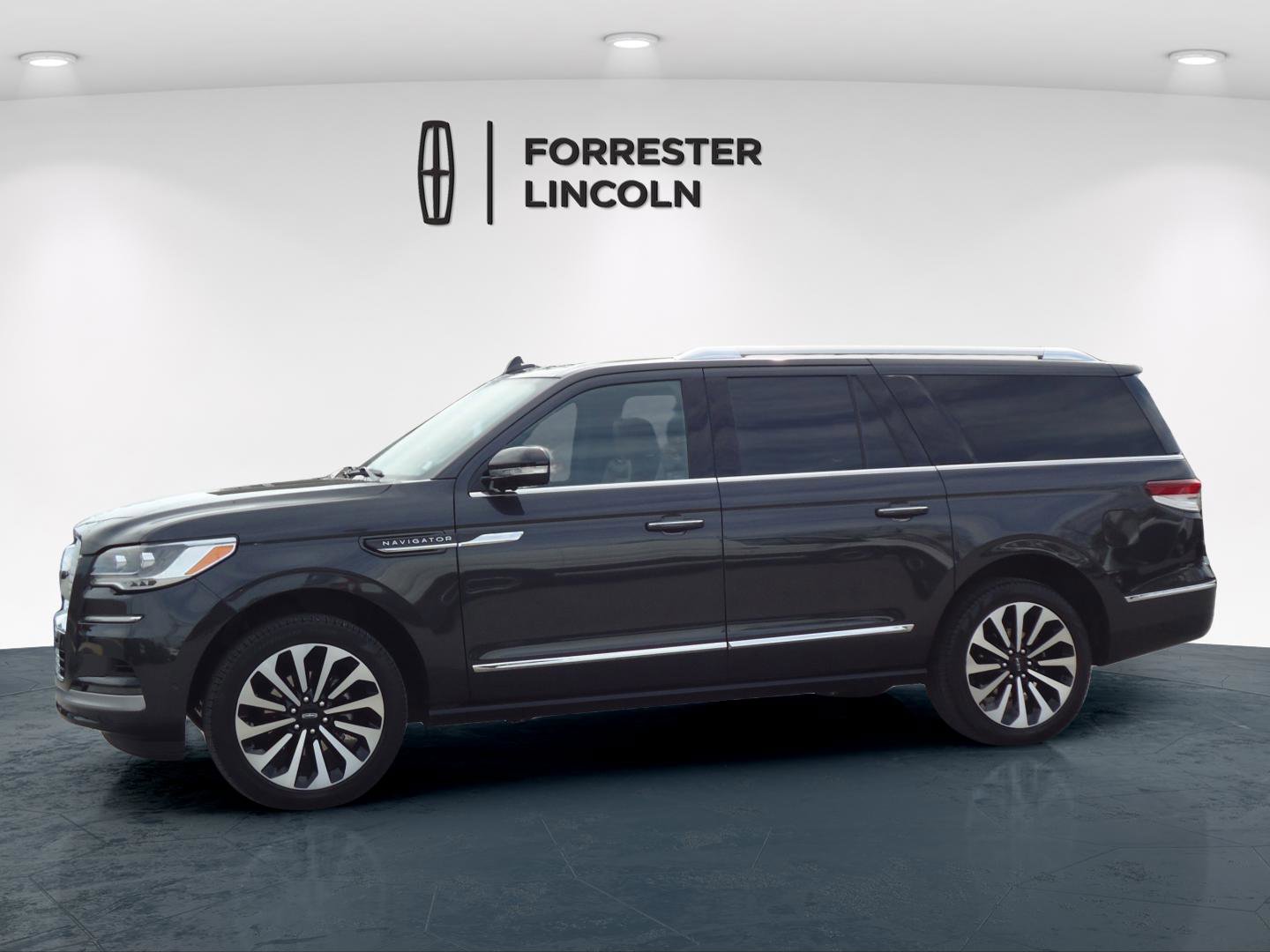 Used 2022 Lincoln Navigator L Reserve image 6