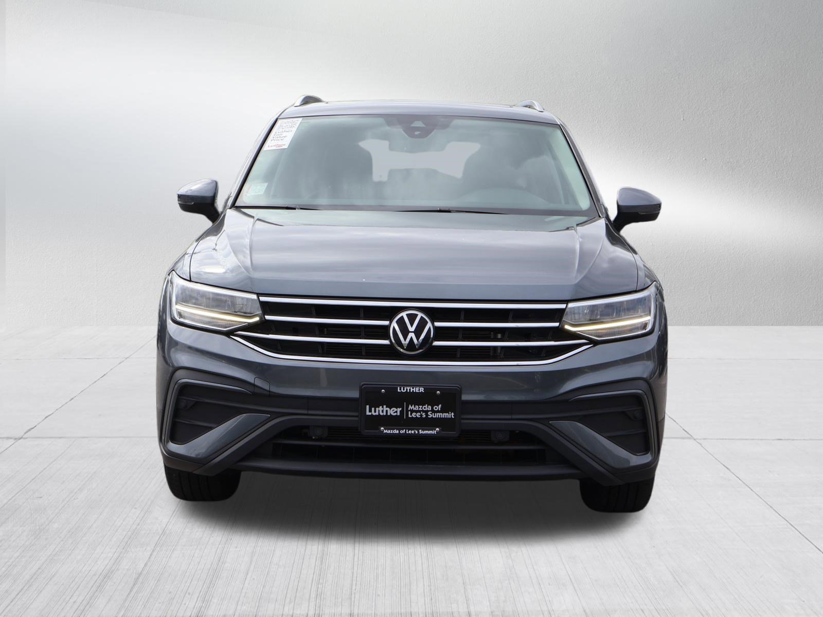 Used 2023 Volkswagen Tiguan SE image 2