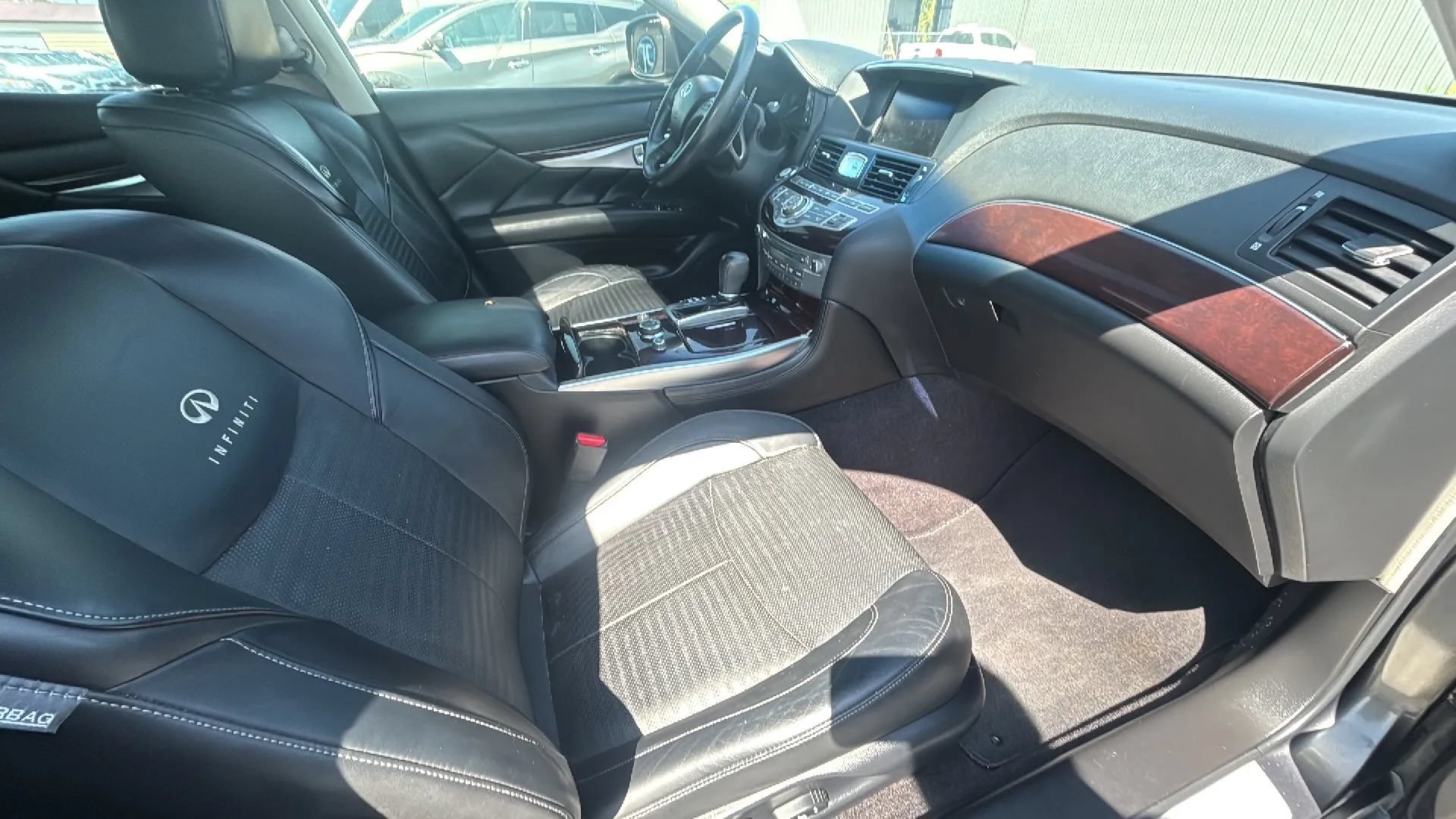 Used 2012 INFINITI M37 w/ Sport Pkg RWD image 2
