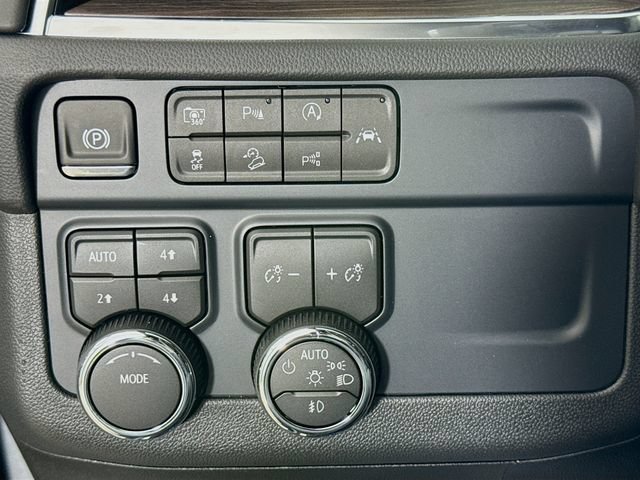 New 2026 Chevrolet Suburban Z71 w/ Comfort Package AWD/4WD image 12