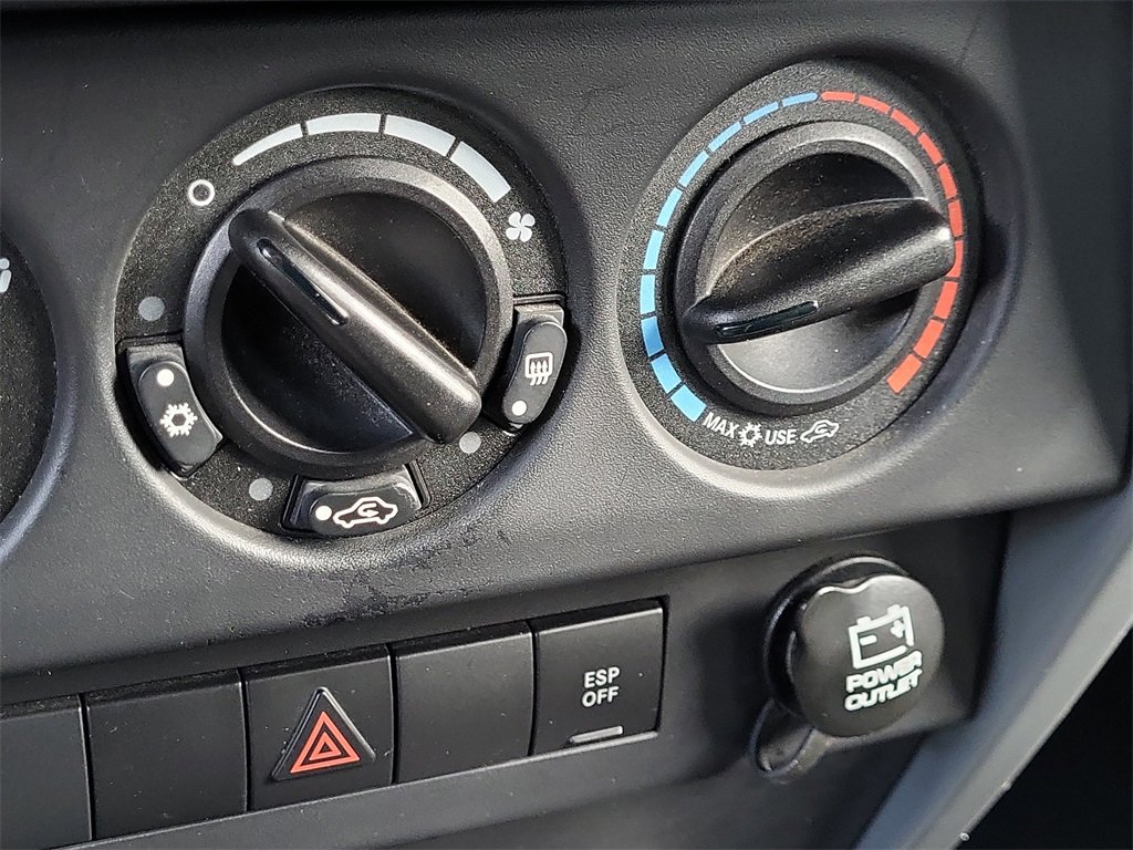 Used 2008 Jeep Wrangler Sahara w/ Dual Top Group image 27