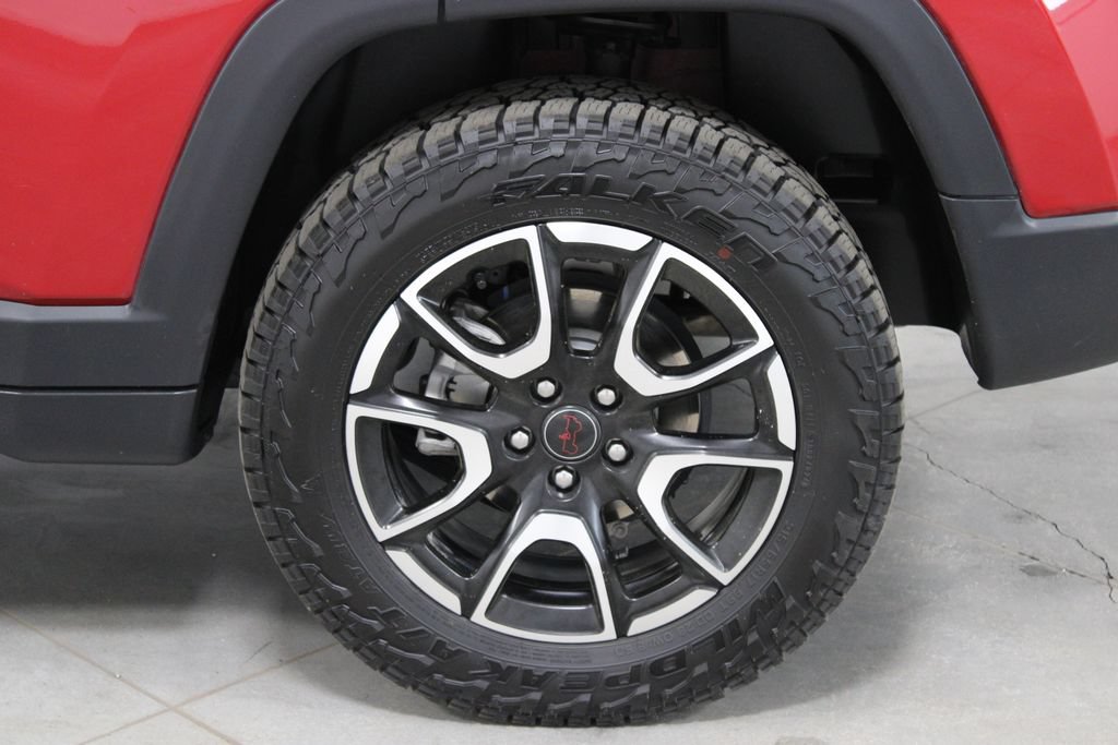 Used 2025 Jeep Compass Trailhawk AWD/4WD image 16