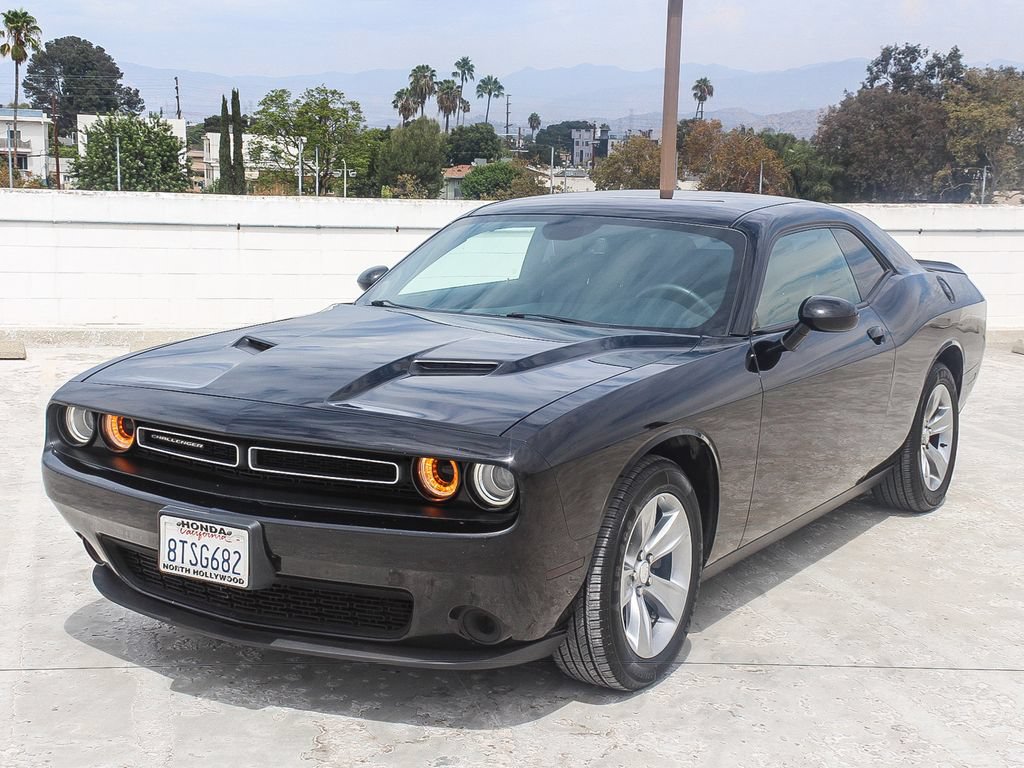 Used 2019 Dodge Challenger SXT RWD image 3