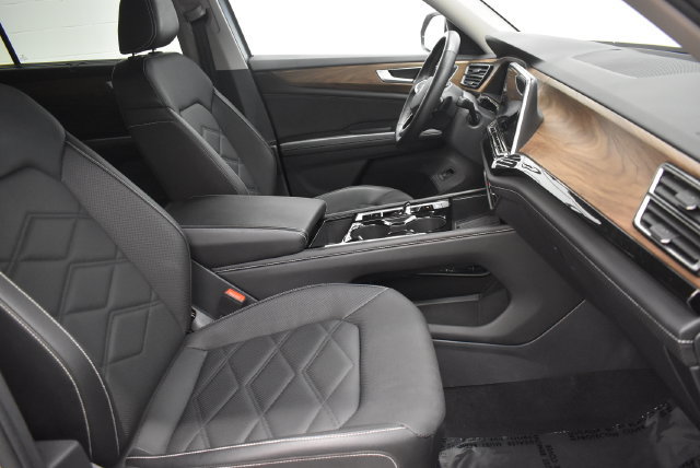 Used 2025 Volkswagen Atlas SE AWD/4WD image 19