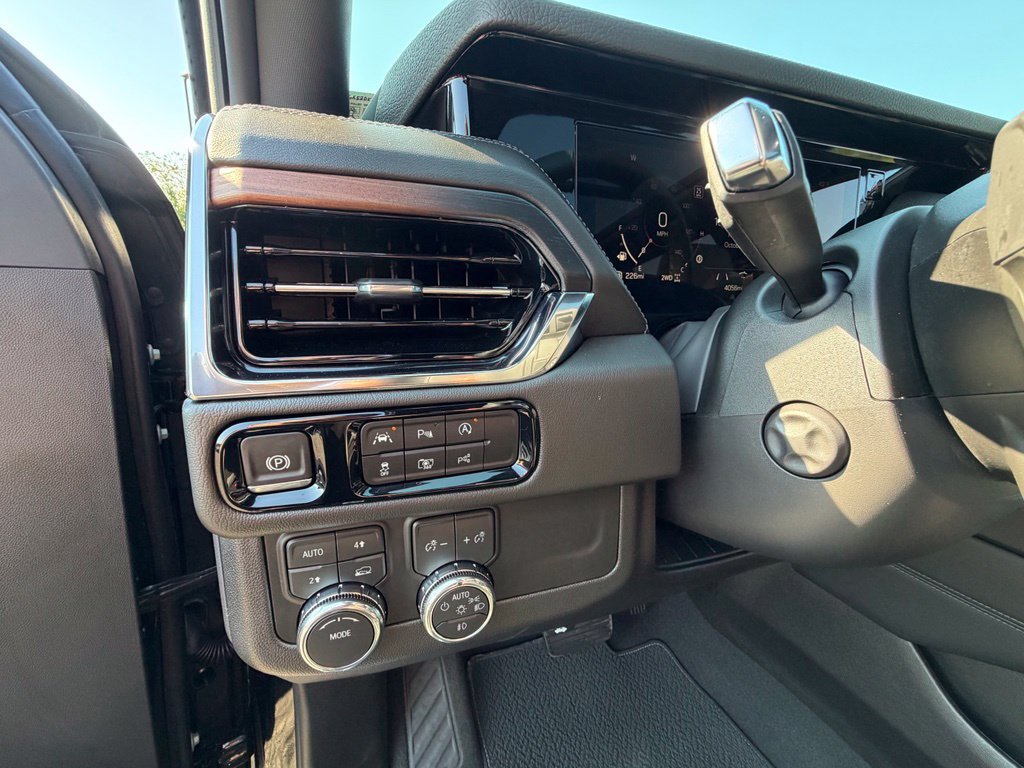 Used 2026 GMC Yukon Denali w/ Sun & Power Step Package AWD/4WD image 4