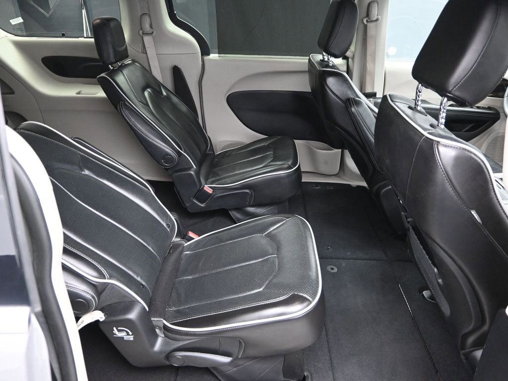 Used 2023 Chrysler Pacifica Limited image 35