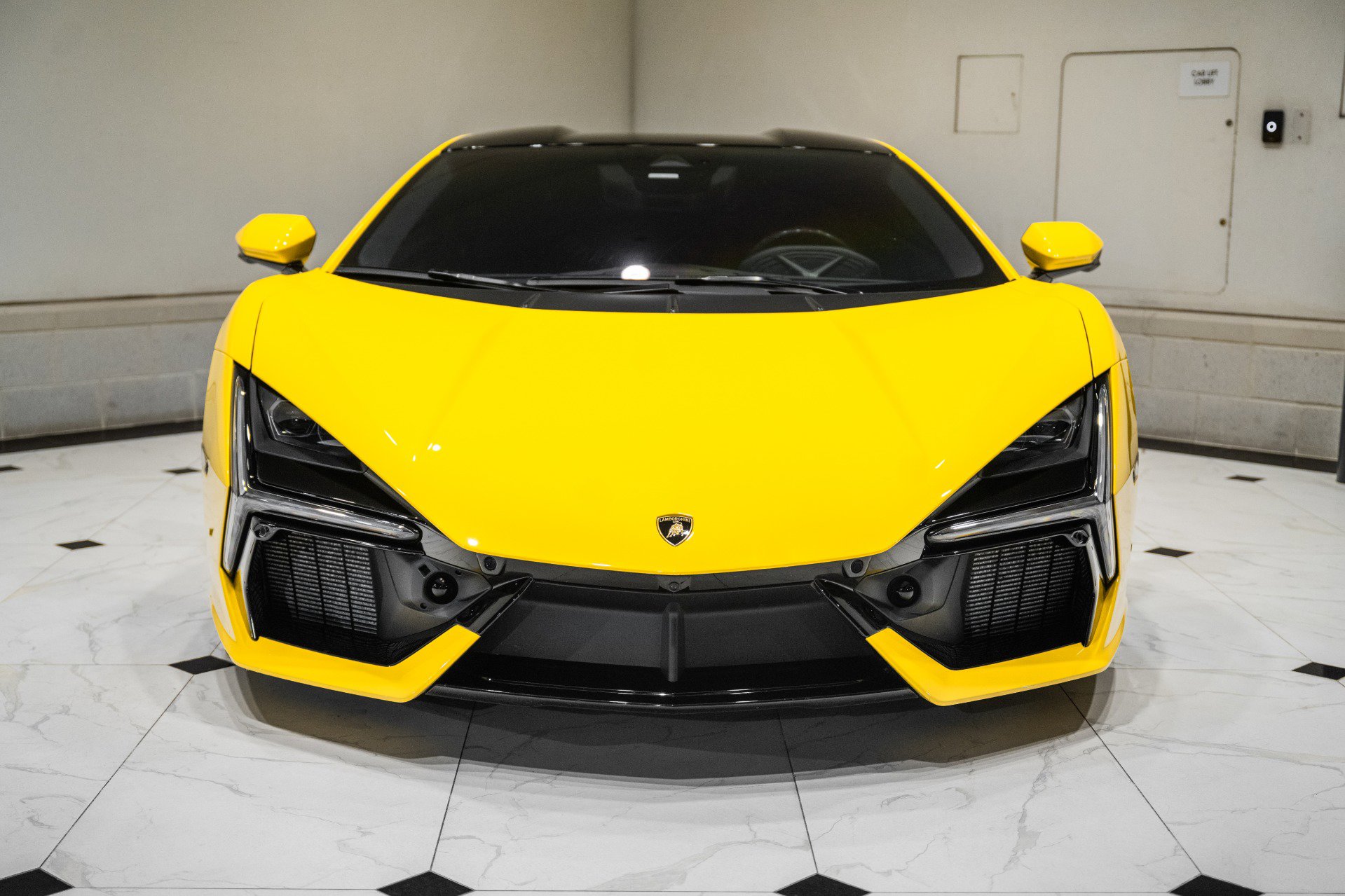 Used 2024 Lamborghini Revuelto image 4