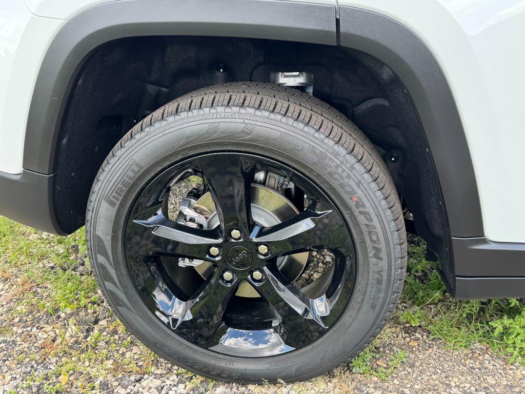 New 2025 Jeep Grand Cherokee Limited image 4
