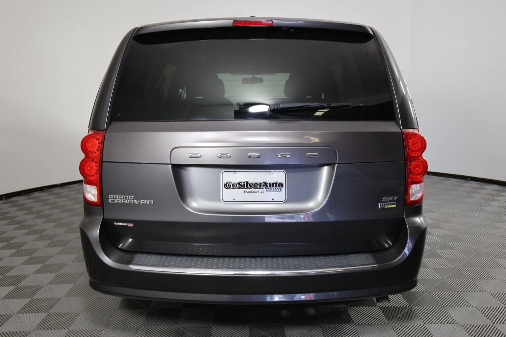 Used 2017 Dodge Grand Caravan SXT FWD image 3