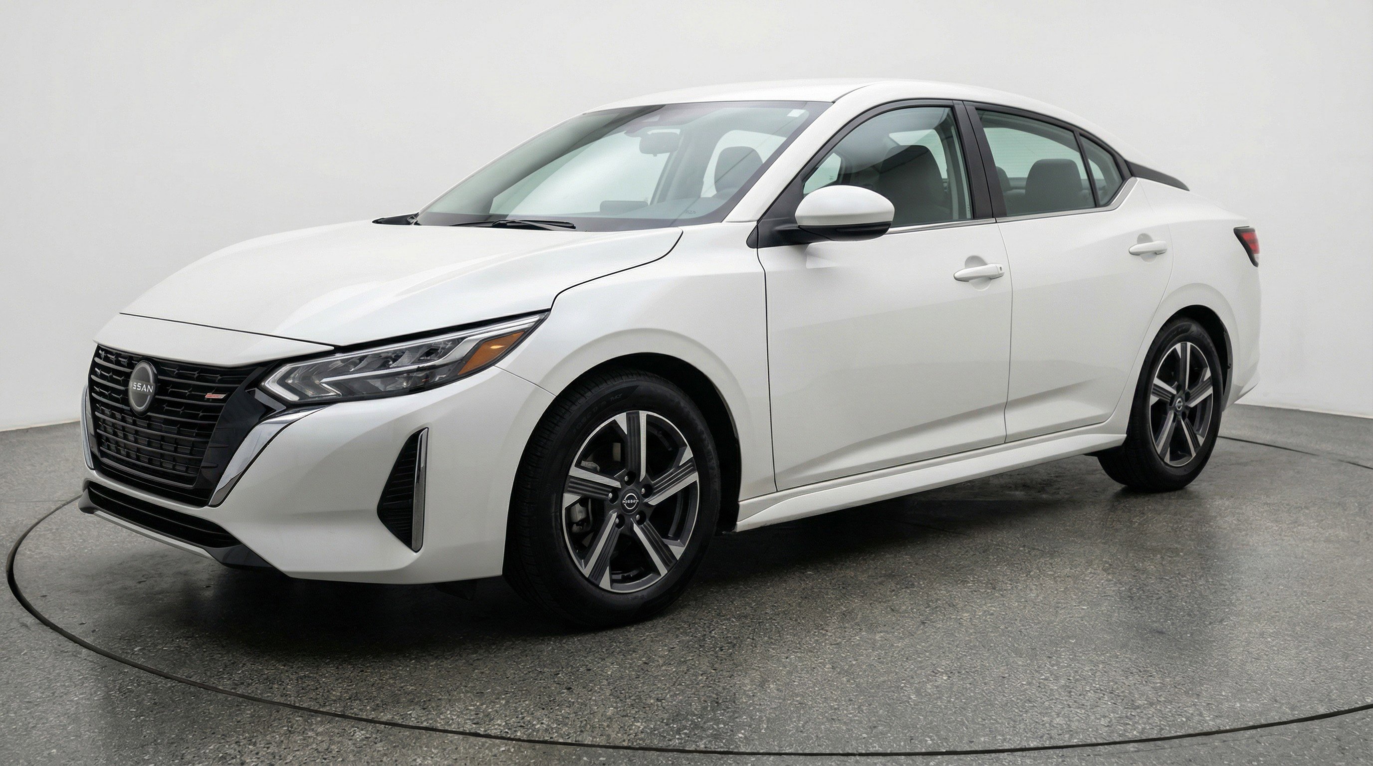 Used 2025 Nissan Sentra SV image 3