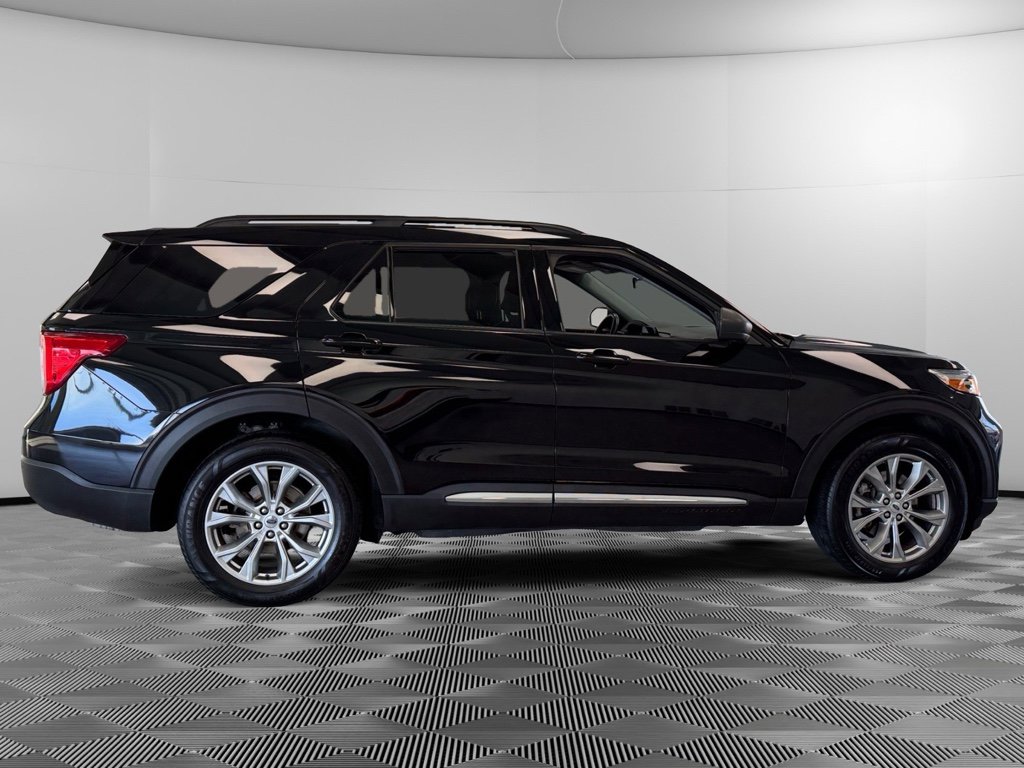 Used 2021 Ford Explorer XLT w/ Equipment Group 202A image 9