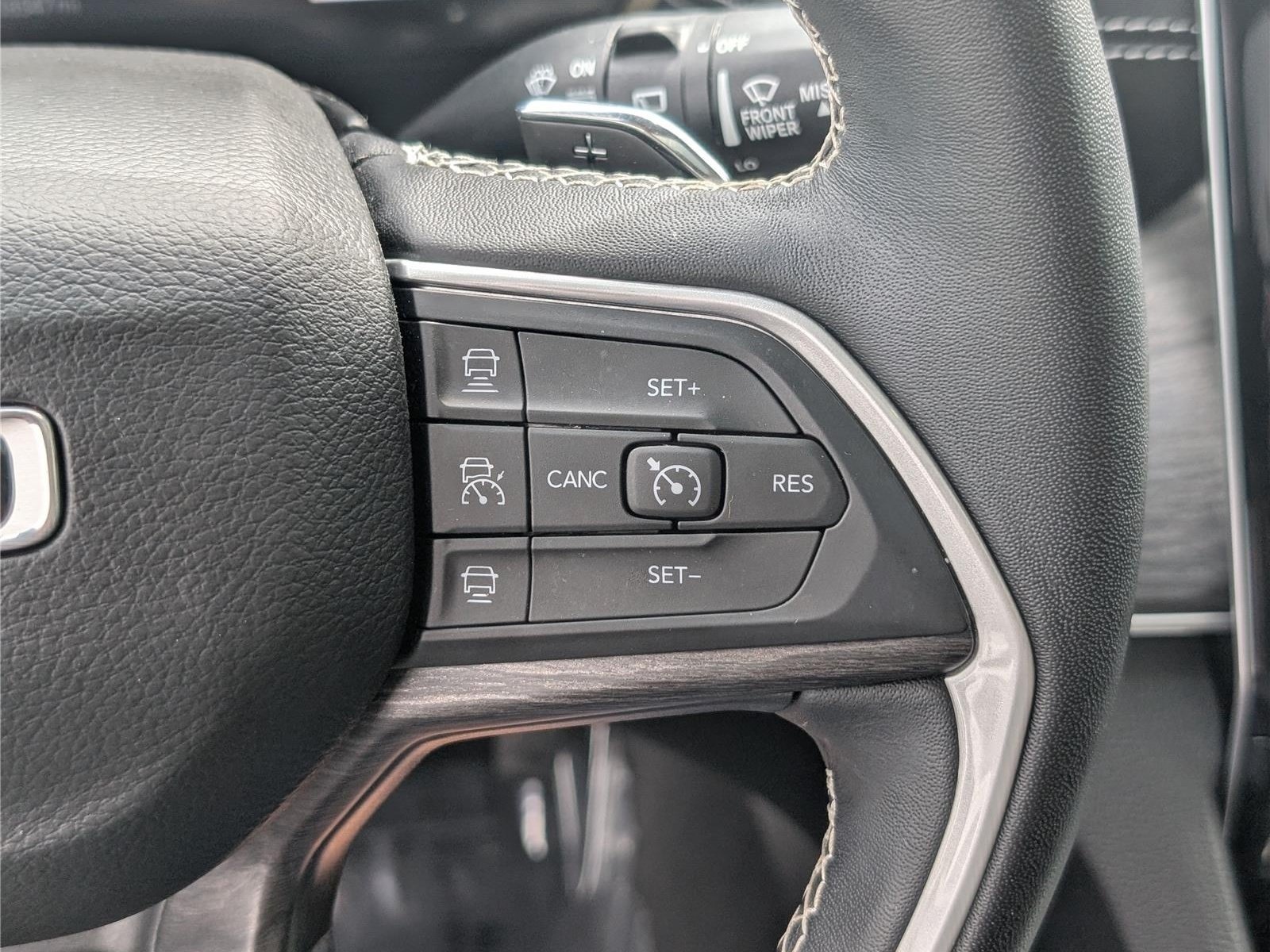 Used 2022 Jeep Grand Cherokee Limited AWD/4WD image 26