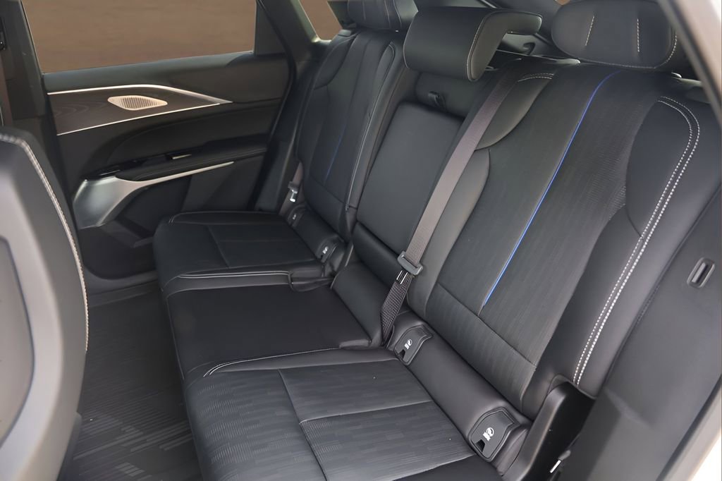 Used 2025 Cadillac Lyriq Luxury w/ LPO, Floor Liner Package image 23