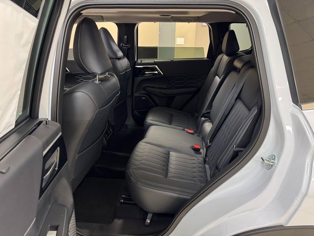 New 2025 Mitsubishi Outlander SEL image 23