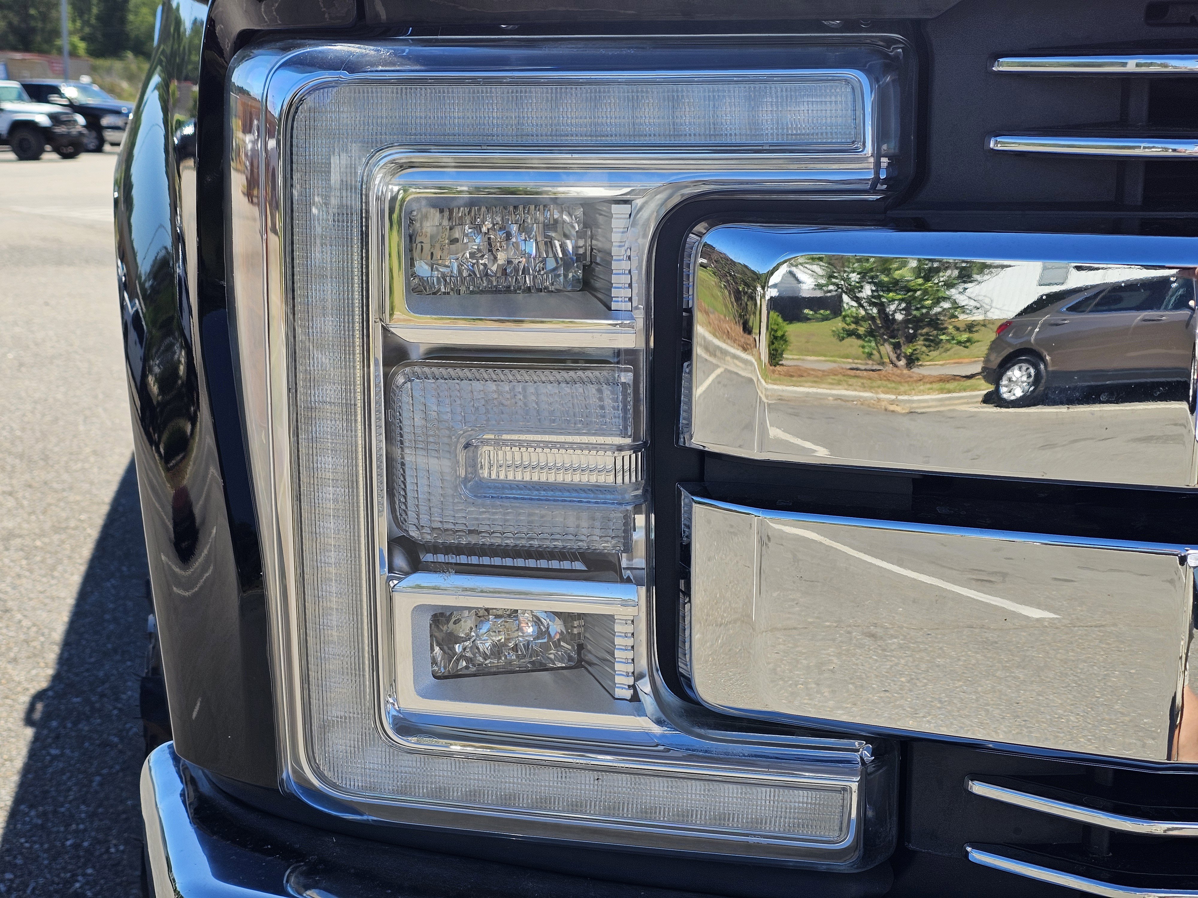 Used 2018 Ford F250 Lariat w/ Lariat Ultimate Package image 4