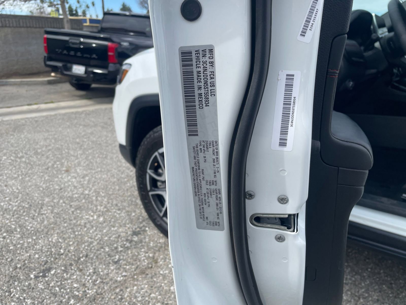 Used 2025 Jeep Compass Trailhawk AWD/4WD image 28