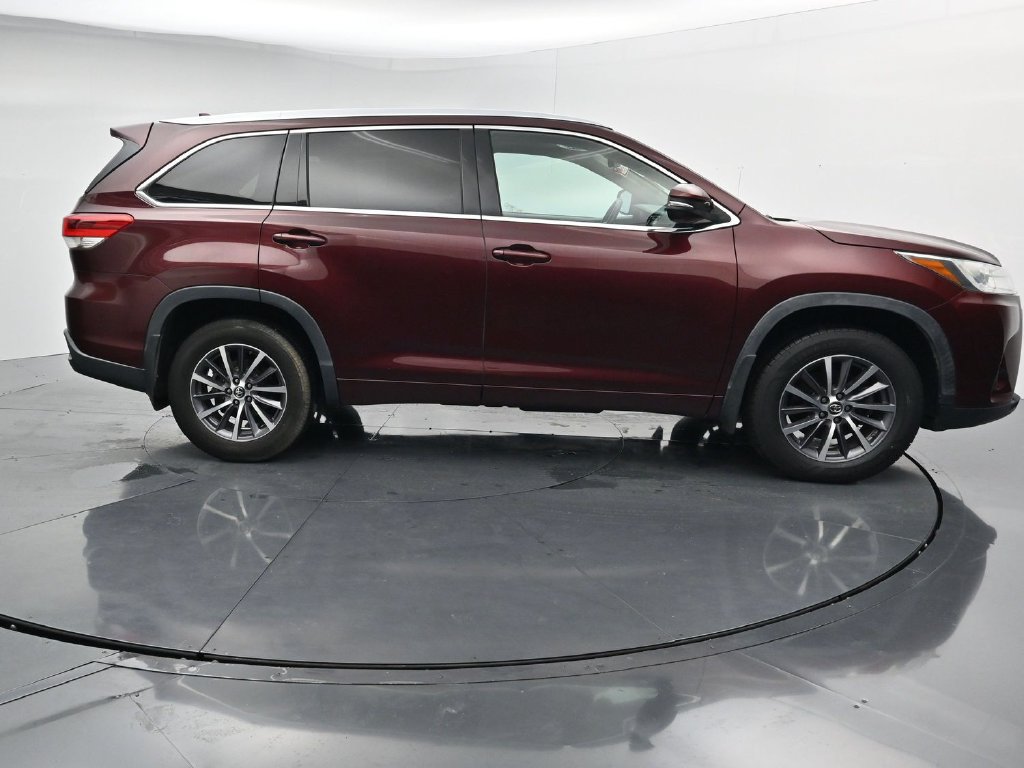 Used 2018 Toyota Highlander XLE AWD/4WD image 9