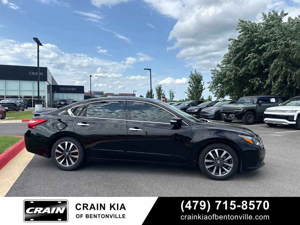 Used 2017 Nissan Altima 2.5 SL w/ 2.5 Technology Package FWD image 2