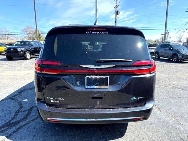 Used 2021 Chrysler Pacifica Touring-L w/ Uconnect Theater Family Group image 9