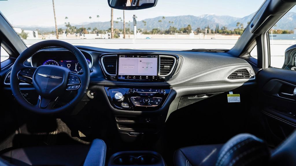 New 2026 Chrysler Pacifica Select w/ S Appearance Package image 14