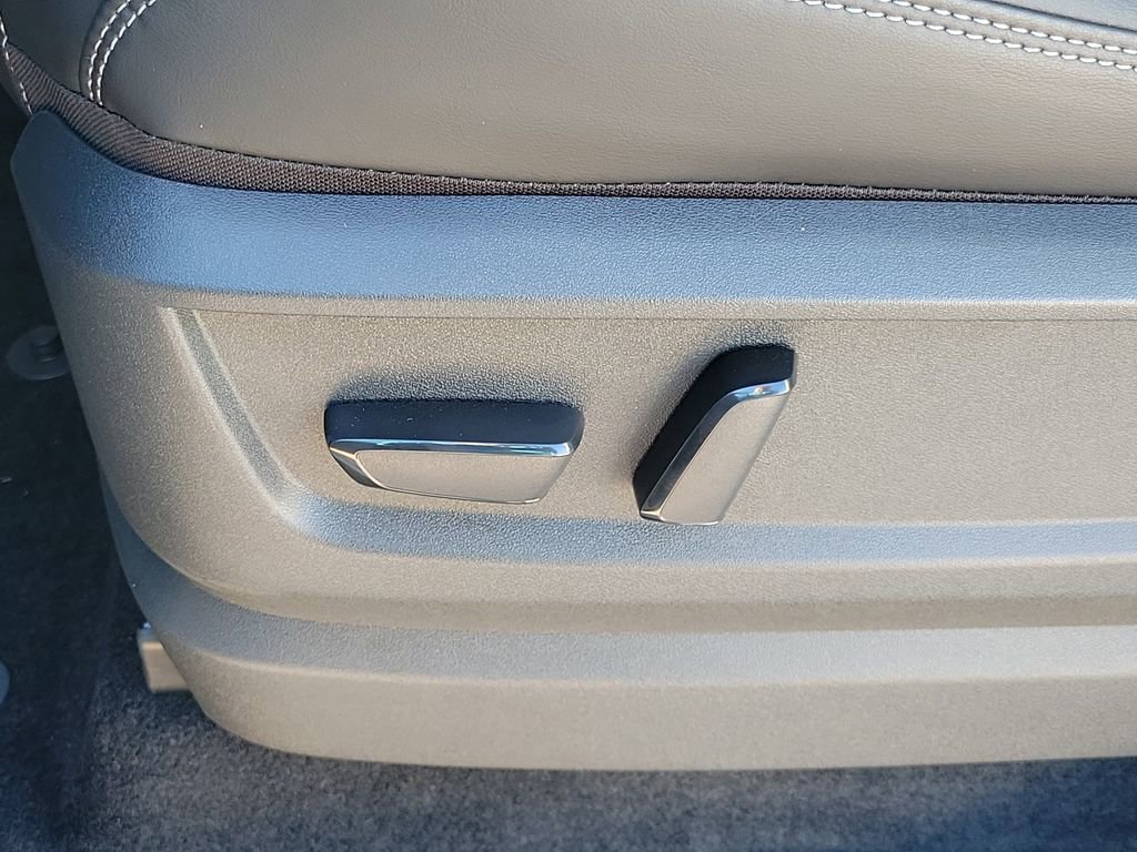 New 2026 Nissan Armada SV image 31