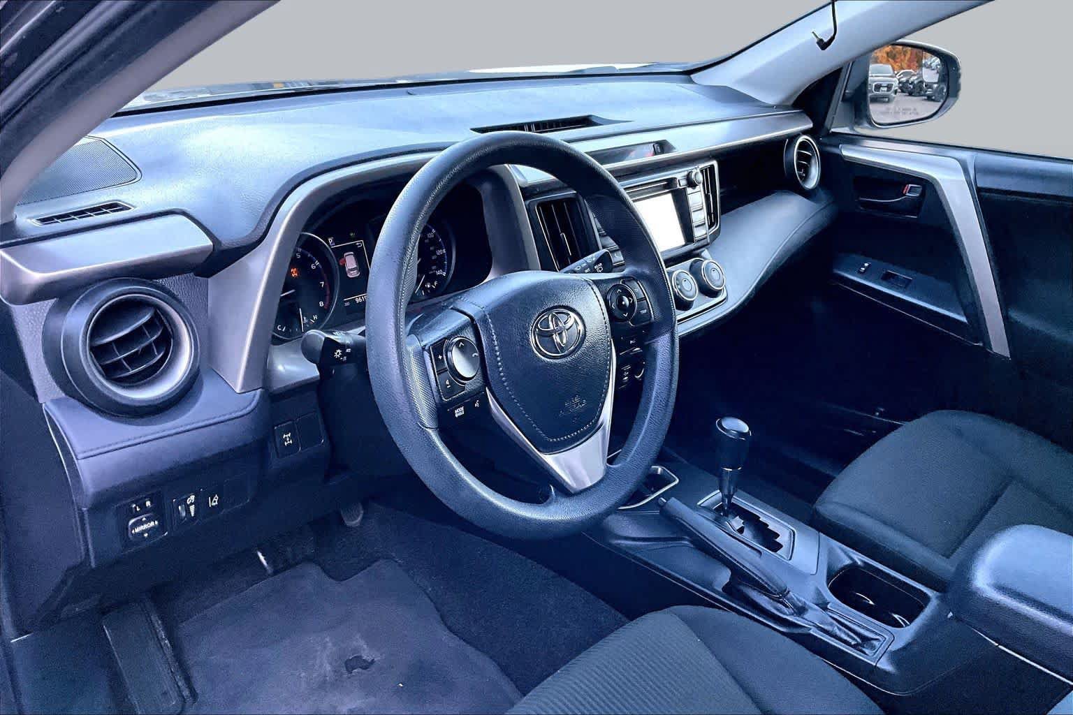 Used 2018 Toyota RAV4 LE w/ Carpet Mat Package AWD/4WD image 16
