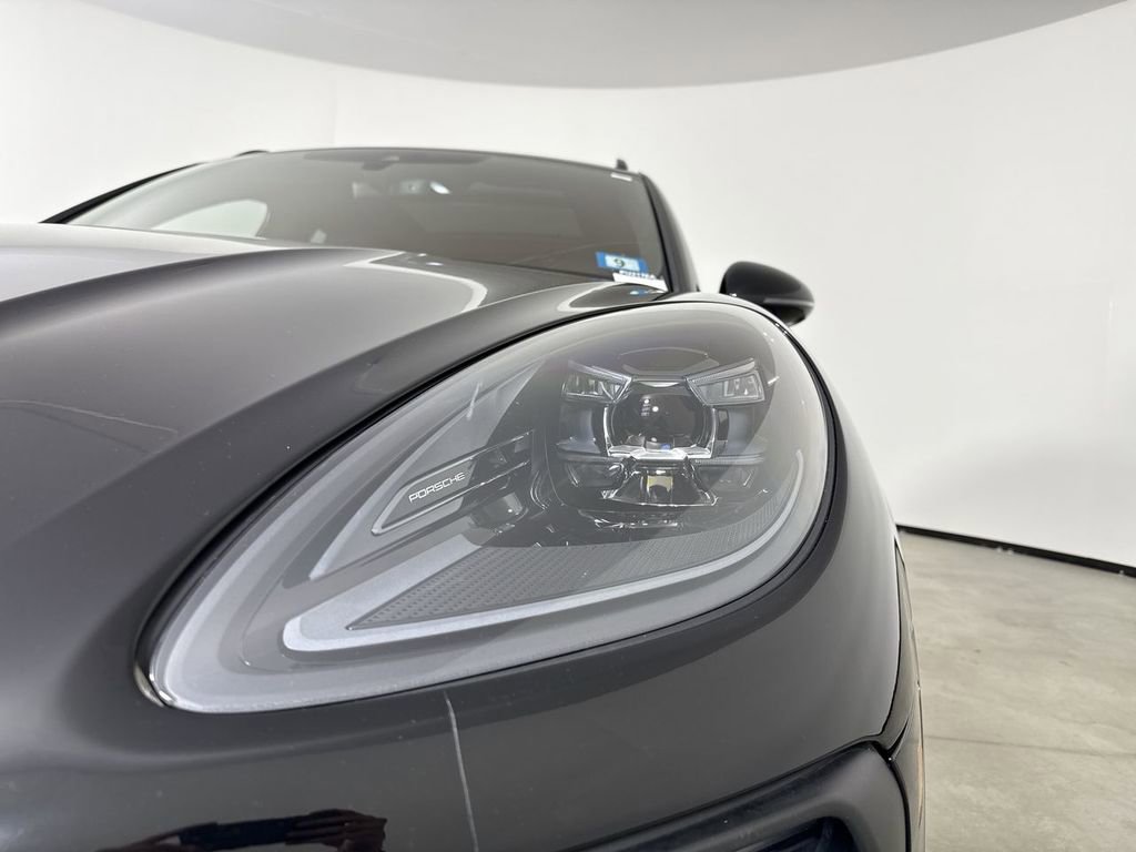 Certified 2022 Porsche Macan GTS AWD/4WD image 11