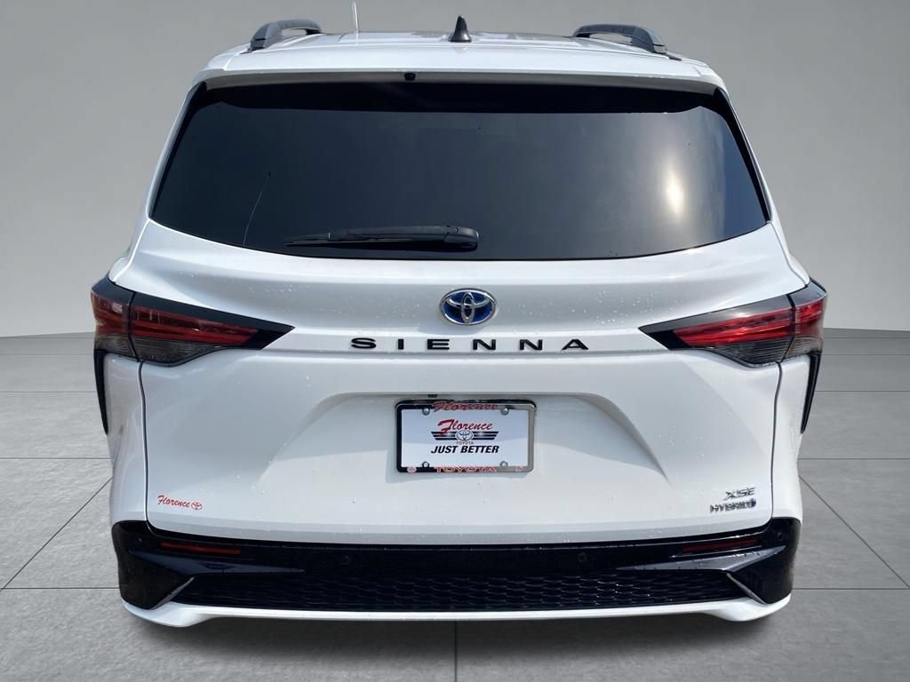 Used 2023 Toyota Sienna XSE FWD image 14