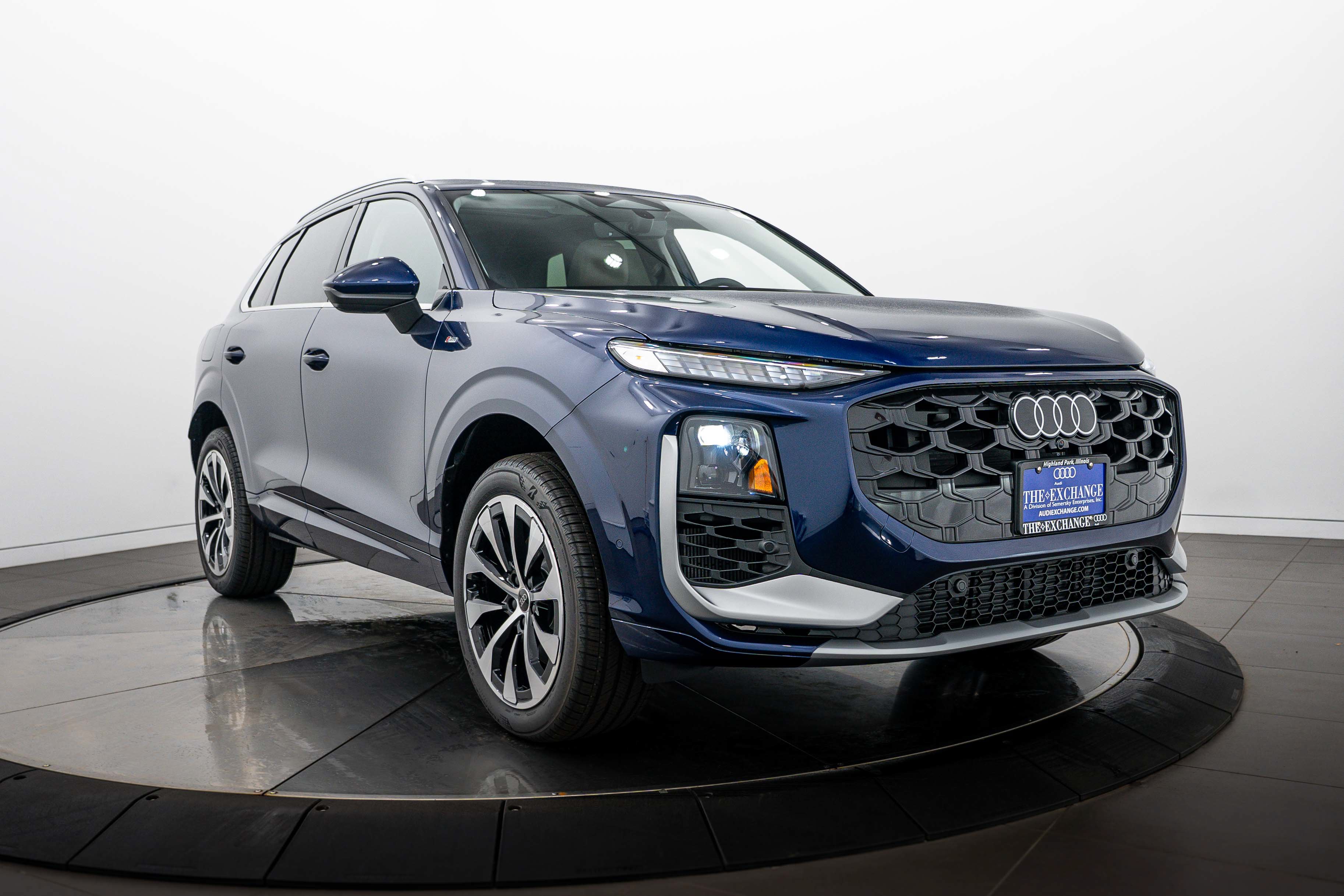 New 2026 Audi Q3 quattro 2.0T AWD/4WD image 2