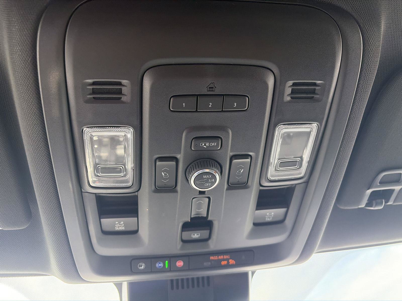 Used 2024 Chevrolet Tahoe Premier AWD/4WD image 36