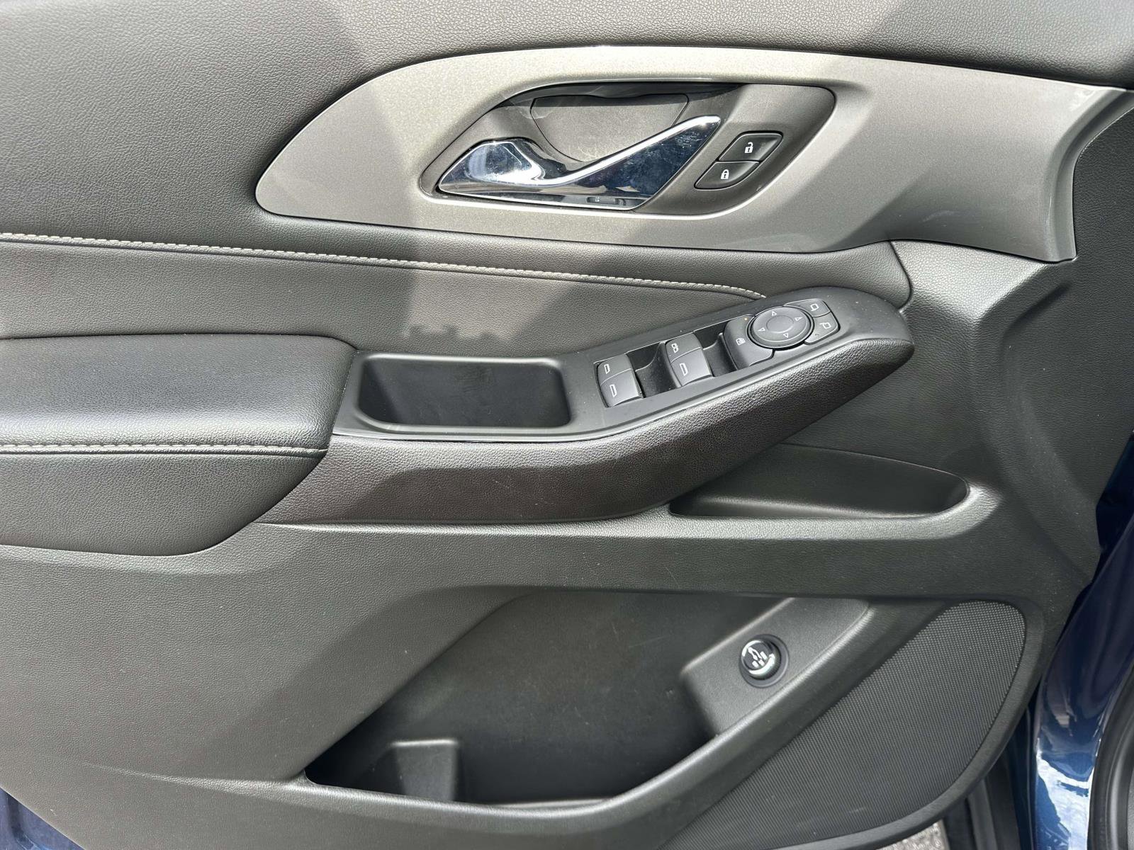 Used 2023 Chevrolet Traverse LT image 16