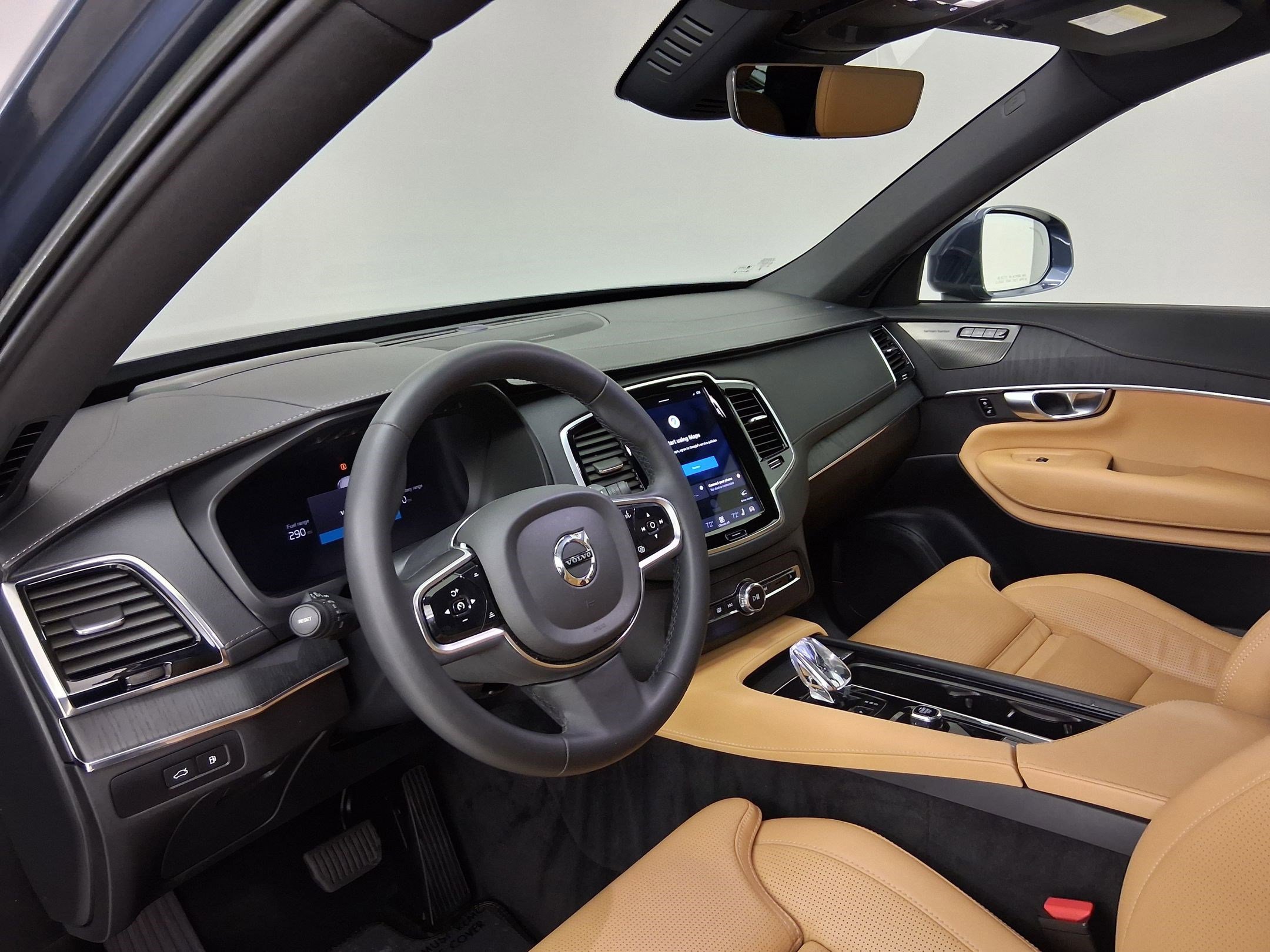 Used 2023 Volvo XC90 T8 Ultimate AWD/4WD image 2