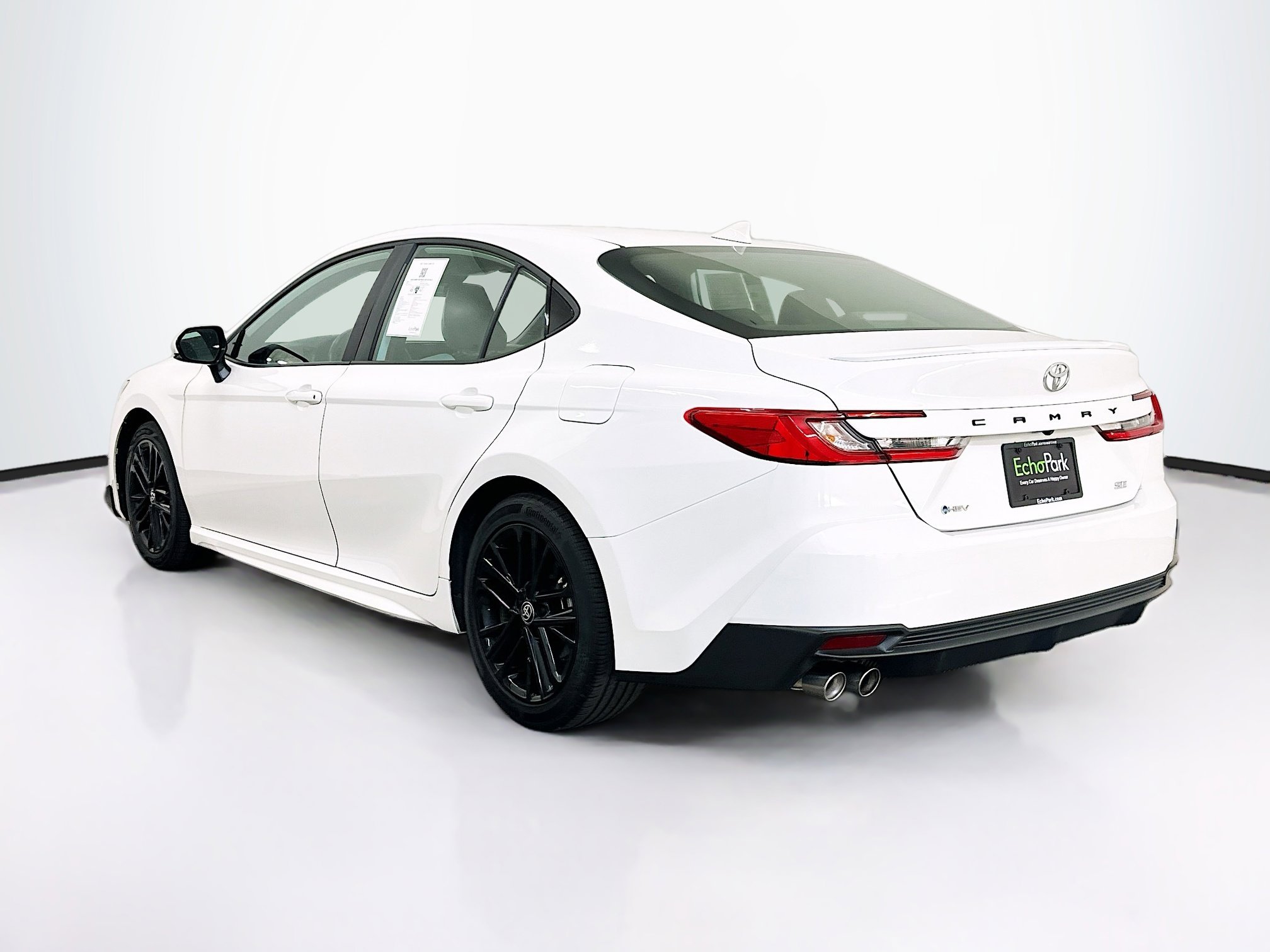 Used 2025 Toyota Camry SE image 5
