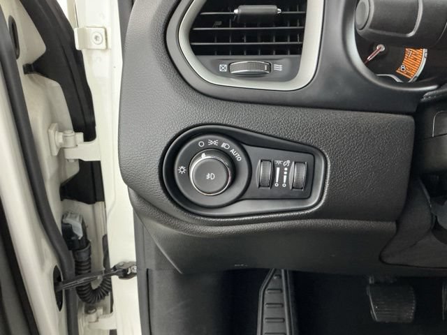 Used 2021 Jeep Renegade Latitude AWD/4WD image 26