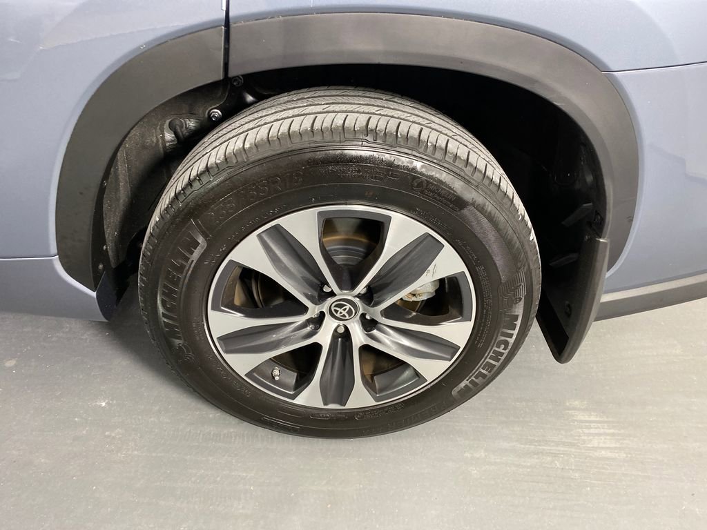 Certified 2024 Toyota Highlander XLE image 36