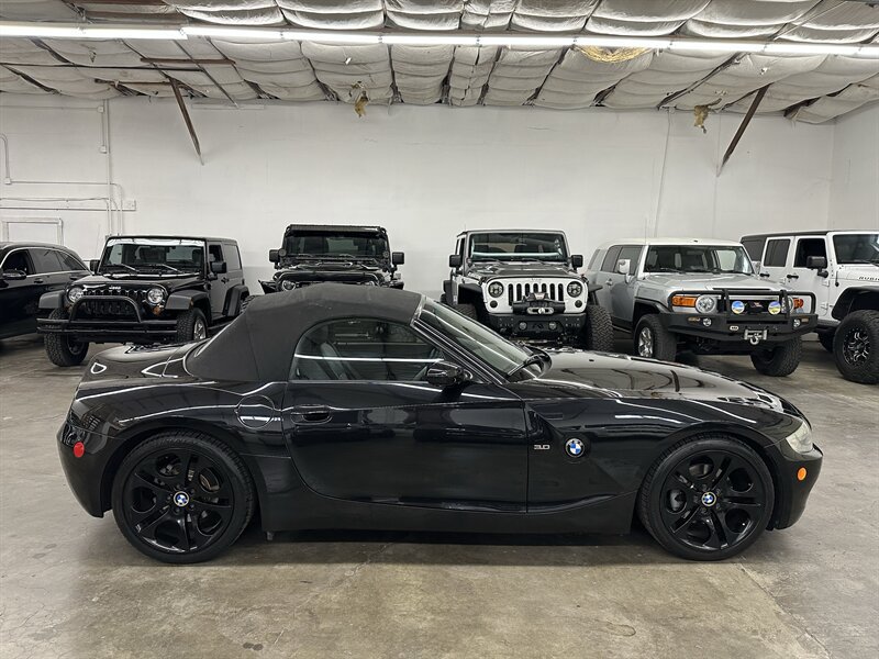 Used 2005 BMW Z4 3.0i RWD image 8