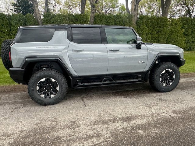 New 2024 GMC Hummer EV 2X w/ Extreme Off-Road Package video 2