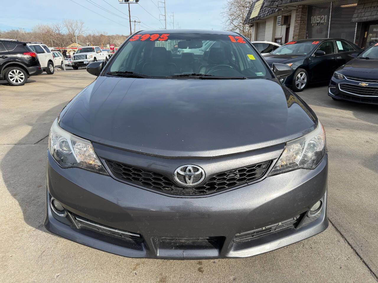 Used 2012 Toyota Camry SE image 2